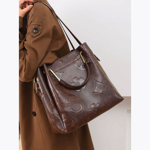 单肩水桶包女时尚大容量压花托特包通勤高级感小众包包跨境手提包